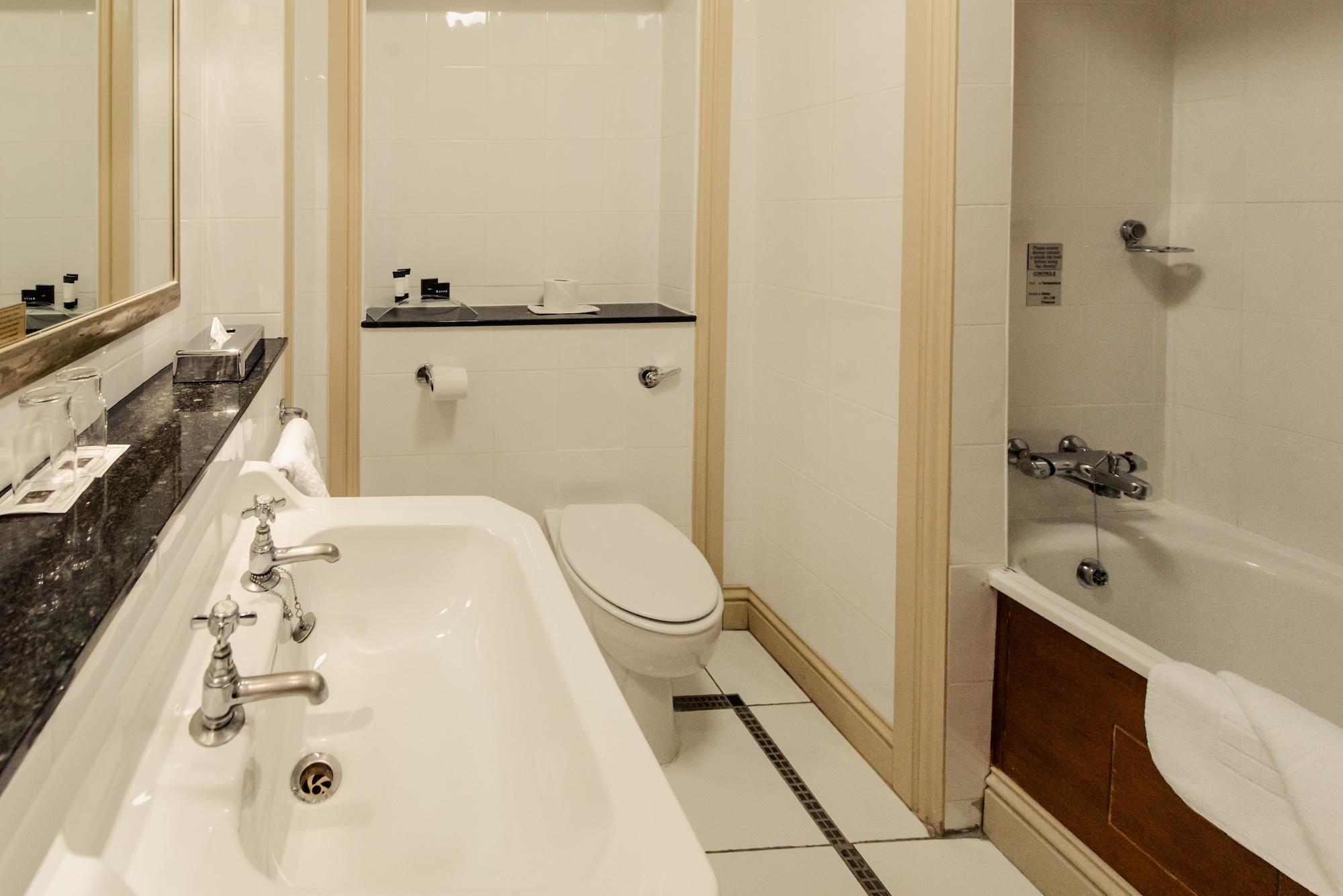 Carnegie Court Hotel Swords Esterno foto